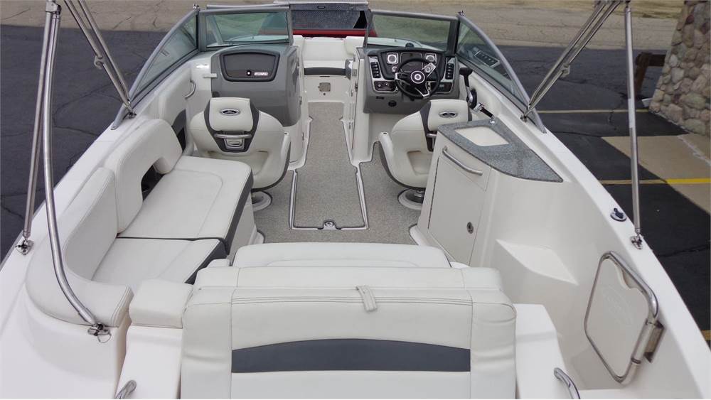 Chaparral Boats For Sale in Illinois by owner | 2013 Chaparral Sunesta 24.4